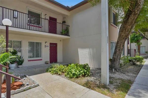$290,000 | 13946 Southwest 91st Terrace, Unit 13946, Miami, FL 33186