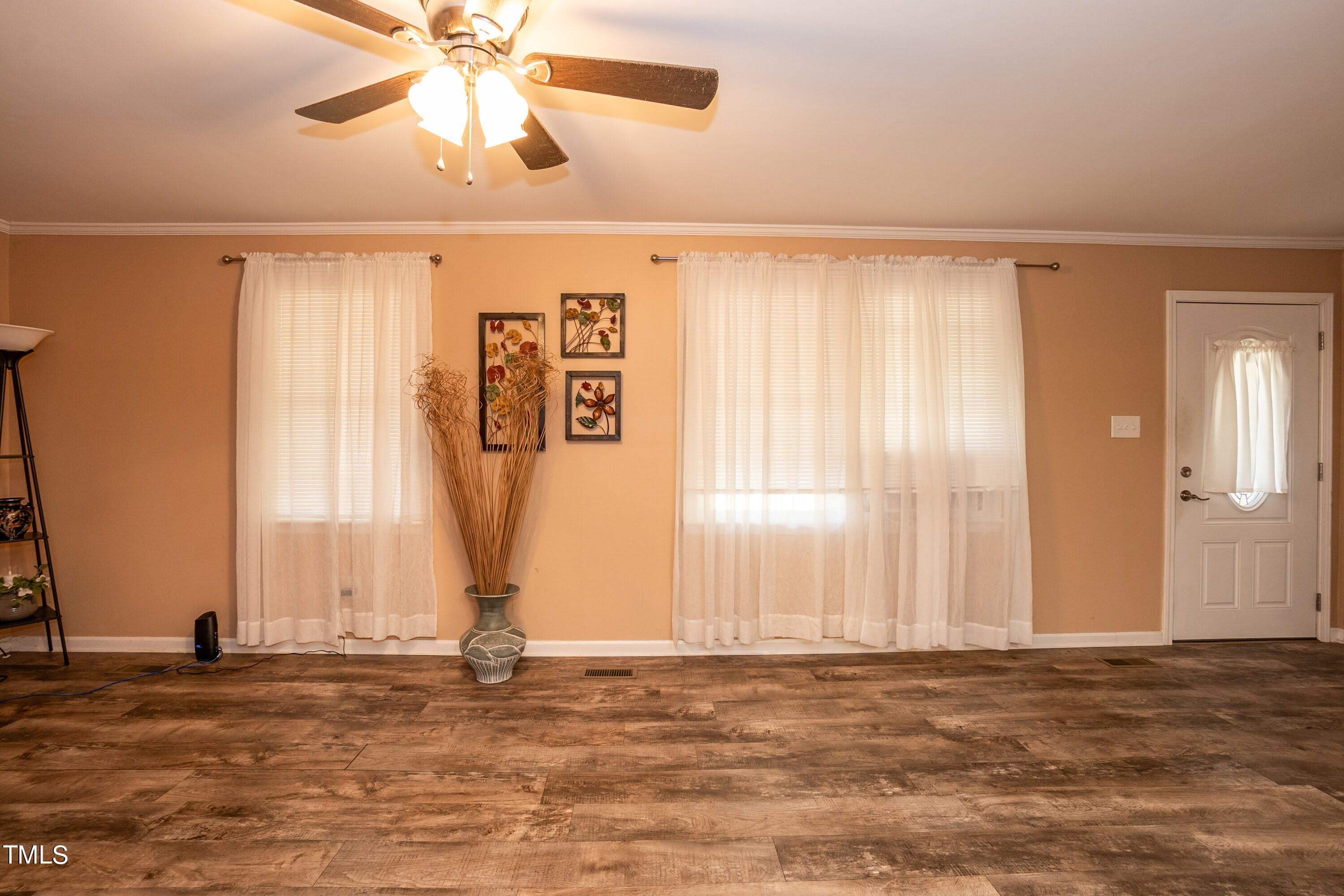 2788 Vicksboro Road Henderson, NC 27537 - Photo 13 of 33 Living 02