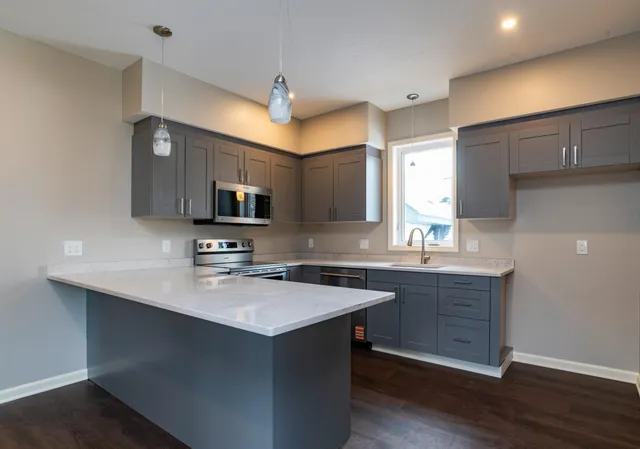 $695,000 | 1106 Hawthorne Avenue East, St. Paul, MN 55106