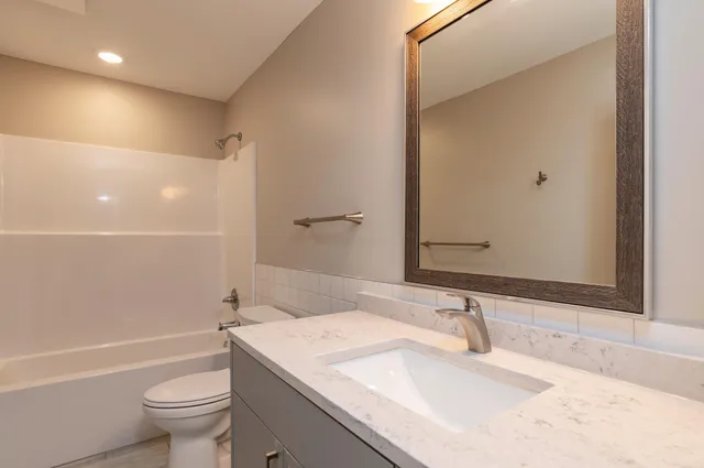 $695,000 | 1106 Hawthorne Avenue East, St. Paul, MN 55106