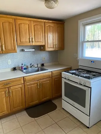 $2,800 | 50 Neillian Street, Unit 1, Bedford, MA 01730