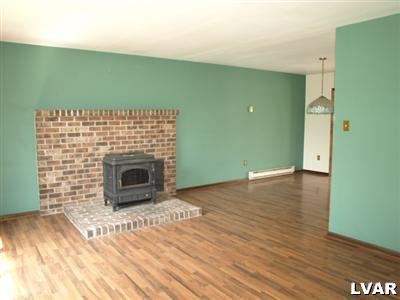 501 Howertown Road Northampton, PA 18067 - Photo 2 of 21 Living Room