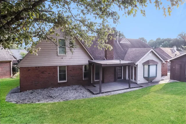 a view of room with window and ceiling fan