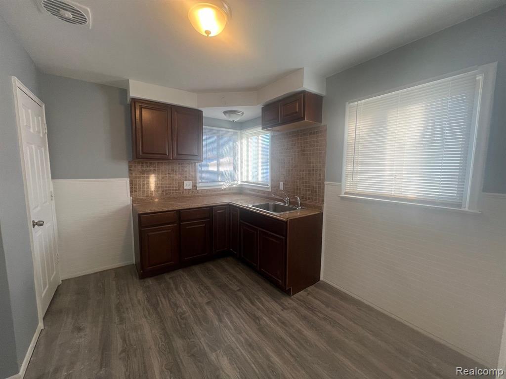 26340 Hayes Road Roseville, MI 48066 - Photo 4 of 16