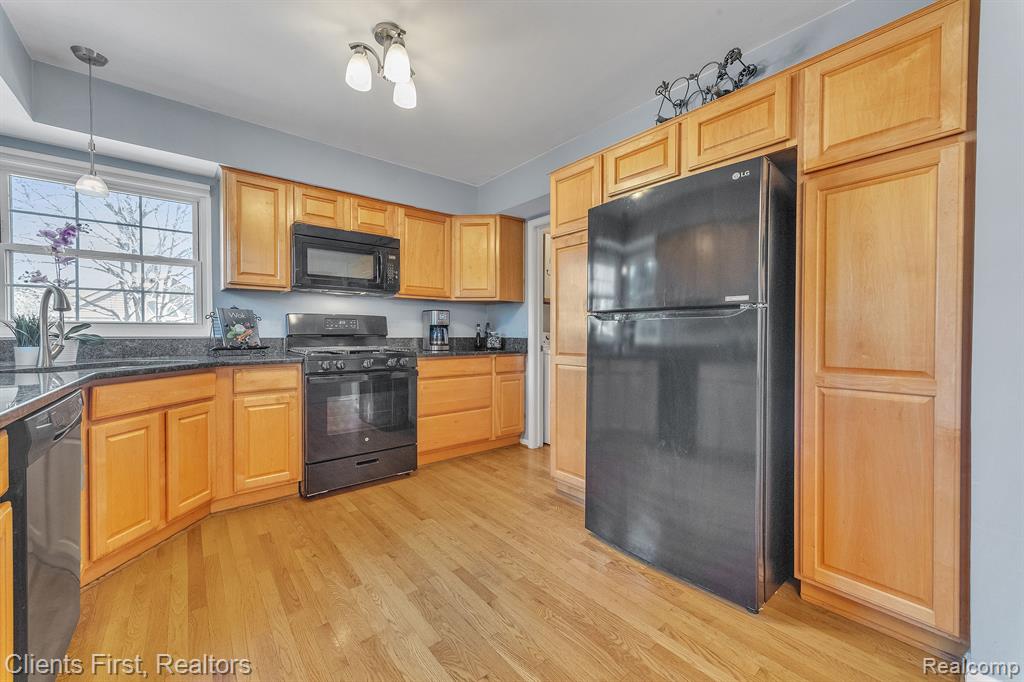 46408 Doubletree Road Canton, MI 48187 - Photo 17 of 61
