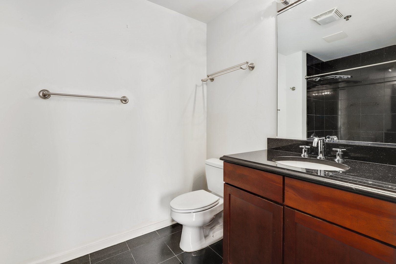 1 East 8th Street, Unit 1010 Chicago, IL 60605 - Photo 11 of 16