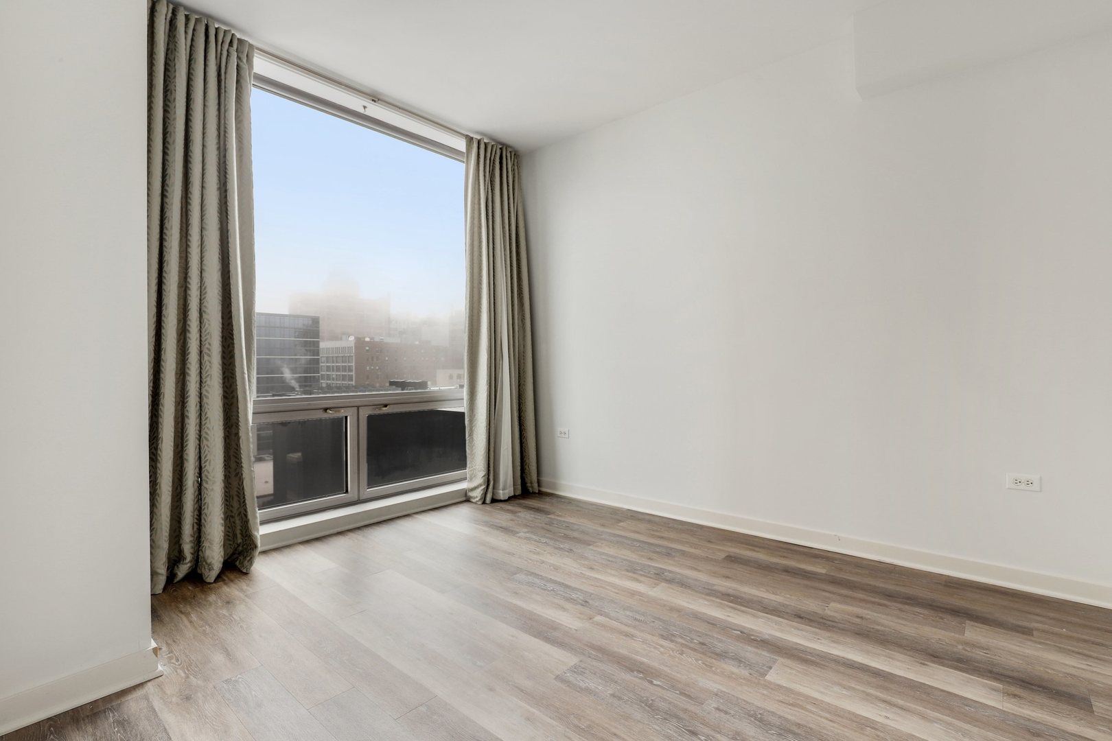1 East 8th Street, Unit 1010 Chicago, IL 60605 - Photo 13 of 16