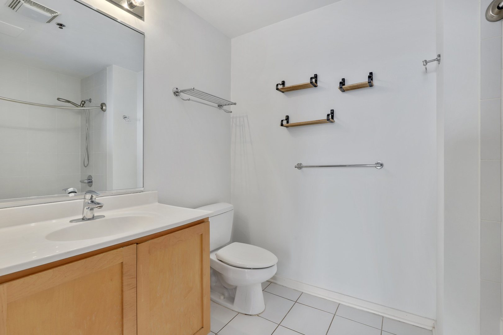 1 East 8th Street, Unit 1010 Chicago, IL 60605 - Photo 15 of 16