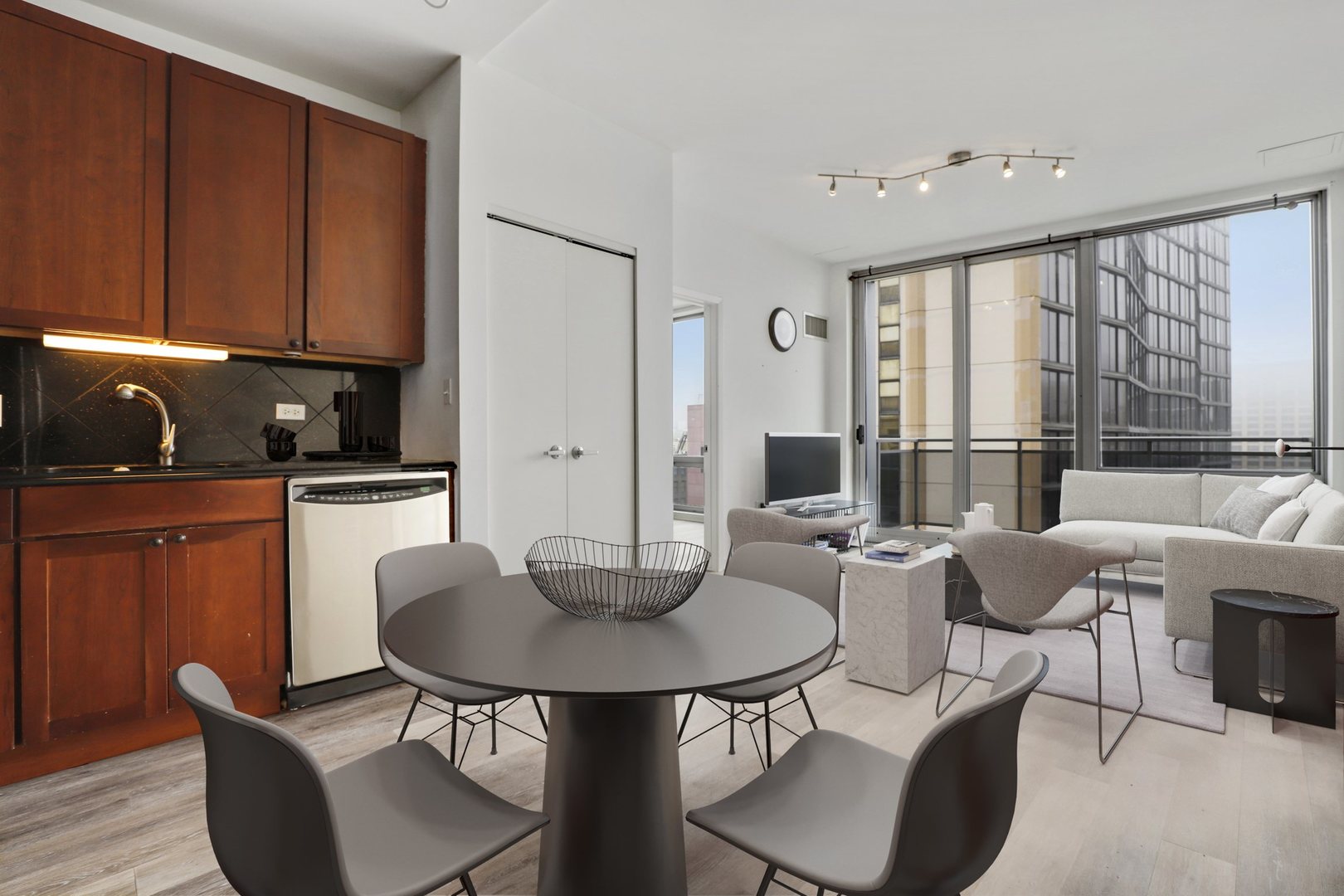 1 East 8th Street, Unit 1010 Chicago, IL 60605 - Photo 2 of 16