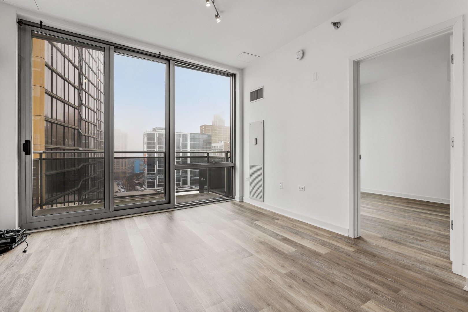 1 East 8th Street, Unit 1010 Chicago, IL 60605 - Photo 3 of 16
