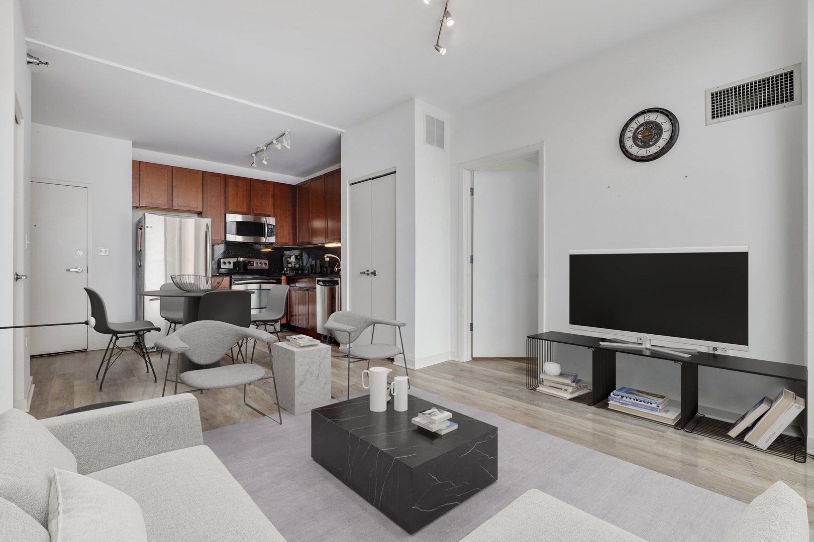 1 East 8th Street, Unit 1010 Chicago, IL 60605 - Photo 6 of 16