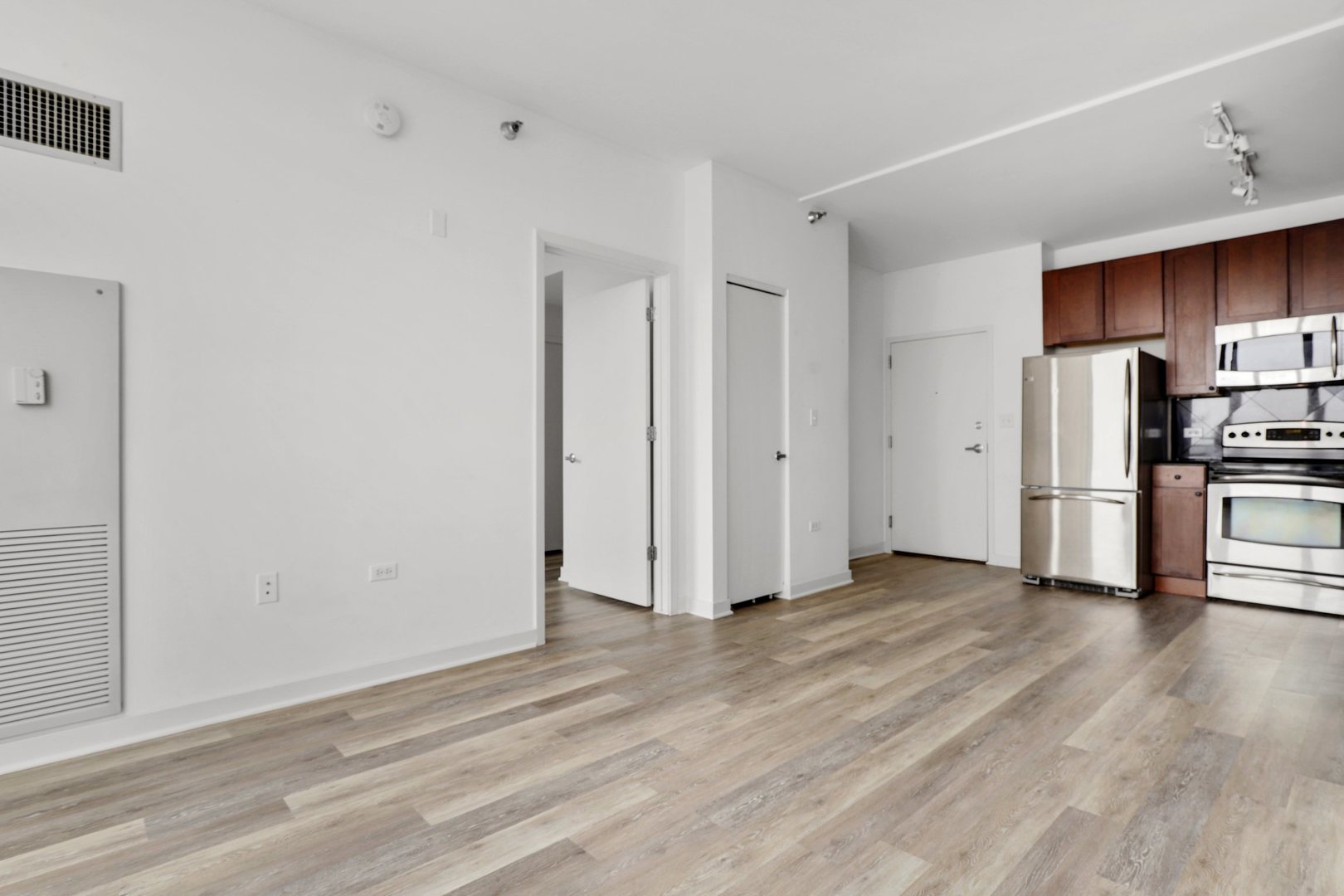 1 East 8th Street, Unit 1010 Chicago, IL 60605 - Photo 7 of 16
