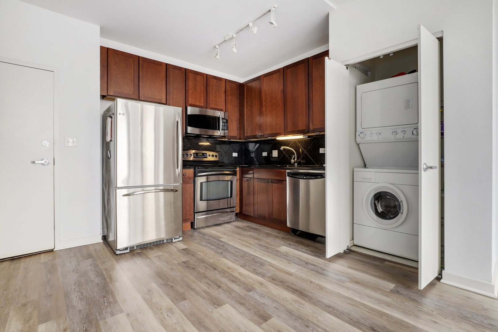 1 East 8th Street, Unit 1010 Chicago, IL 60605 - Photo 8 of 16
