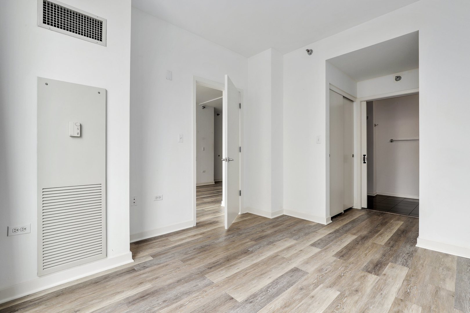 1 East 8th Street, Unit 1010 Chicago, IL 60605 - Photo 10 of 16
