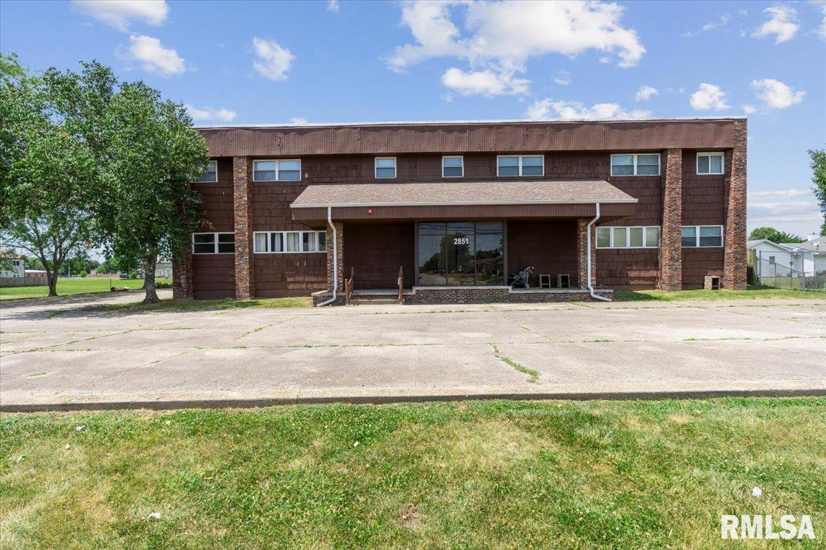 2851 Taylor Avenue Springfield, IL 62703 - Photo 2 of 26