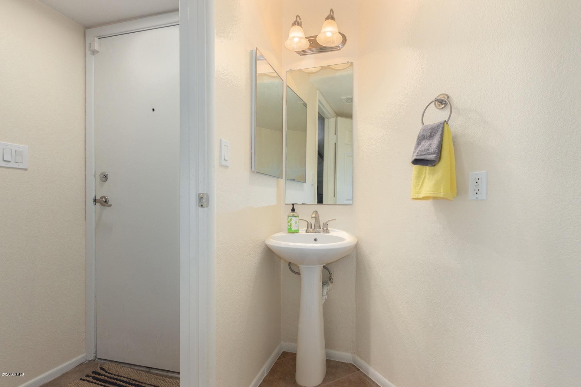 985 North Granite Reef Road, Unit 177 Scottsdale, AZ 85257 - Photo 9 of 23 Powder Room
