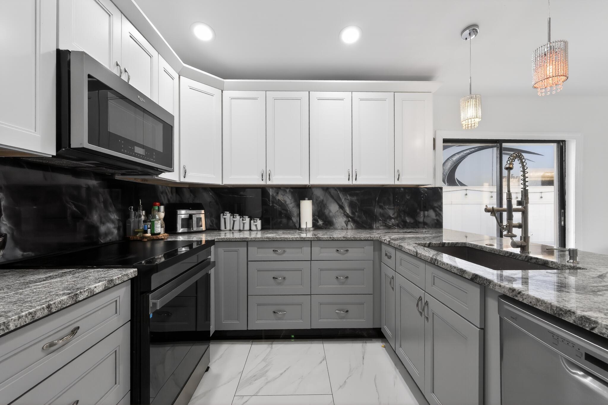 11423 Whisper Sound Drive Boca Raton, FL 33428 - Photo 23 of 39 20_11423_Whisper_Sound_Dr-Kitchen-0088