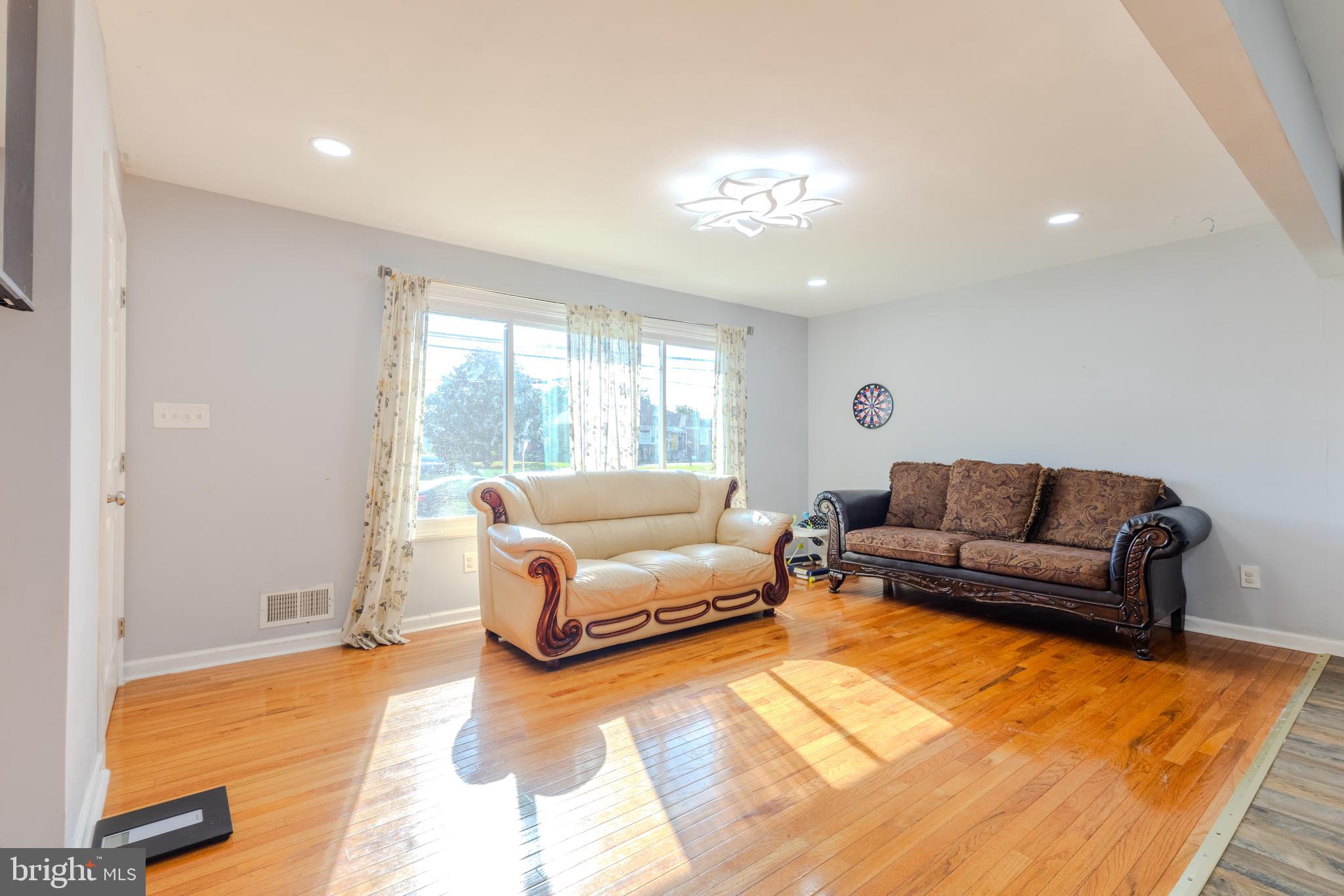 2111 Rolling Rd. Baltimore, MD 21244 - Photo 2 of 24