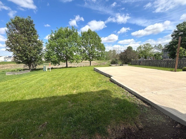 508 Ramsden Road Plano, IL 60545 - Photo 19 of 20 a view of an outdoor space and swimming pool