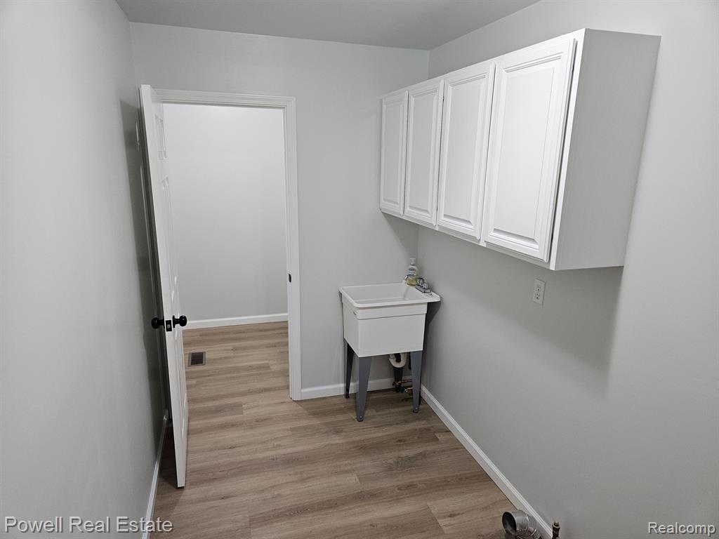 48711 Bridgeview Court Utica, MI 48315 - Photo 13 of 17