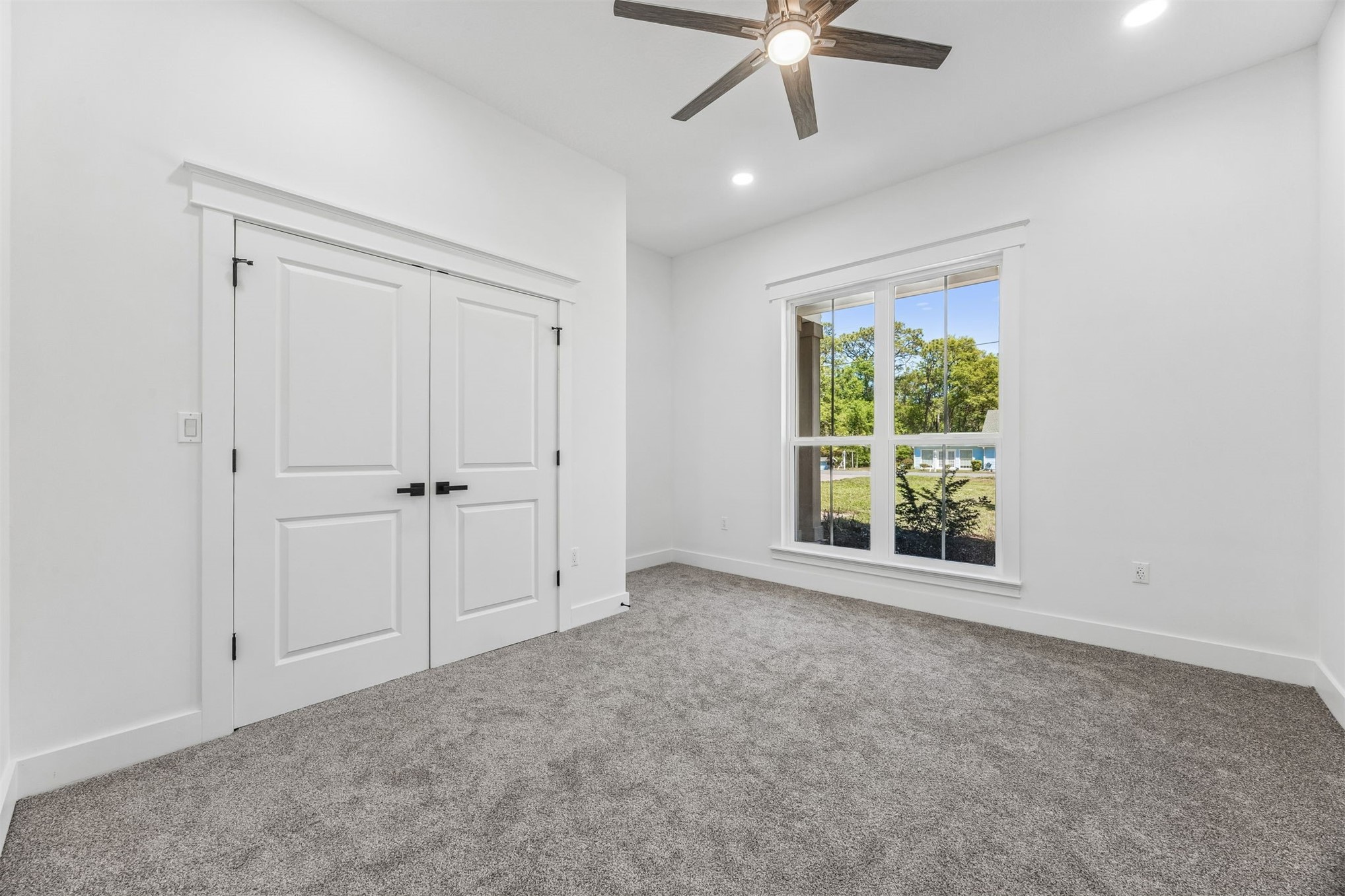 95121 North Ellis Landing Road Fernandina Beach, FL 32034 - Photo 24 of 37 an empty room with ceiling fan and window