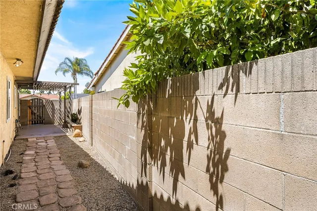 a view of a pathway with a backyard