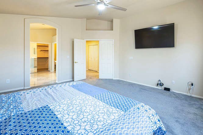 284 Pointe Ranier Avenue Henderson, NV 89012 - Photo 24 of 39 Spacious primary bedroom