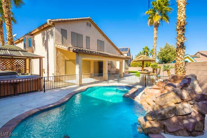284 Pointe Ranier Avenue Henderson, NV 89012 - Photo 33 of 39 A beautiful backyard oasis awaits you!