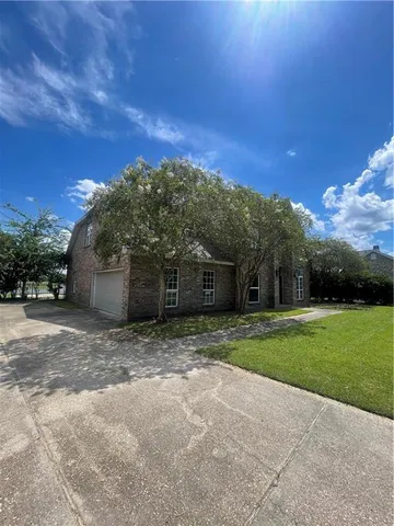 $575,000 | 45 Muirfield Drive, Laplace, LA 70068