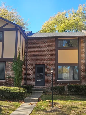$189,900 | 1S156 Radford Lane, Villa Park, IL 60181