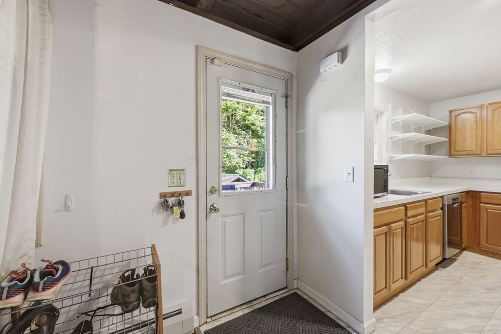 93 Beaver Lake Road Ware, MA 01082 - Photo 4 of 41