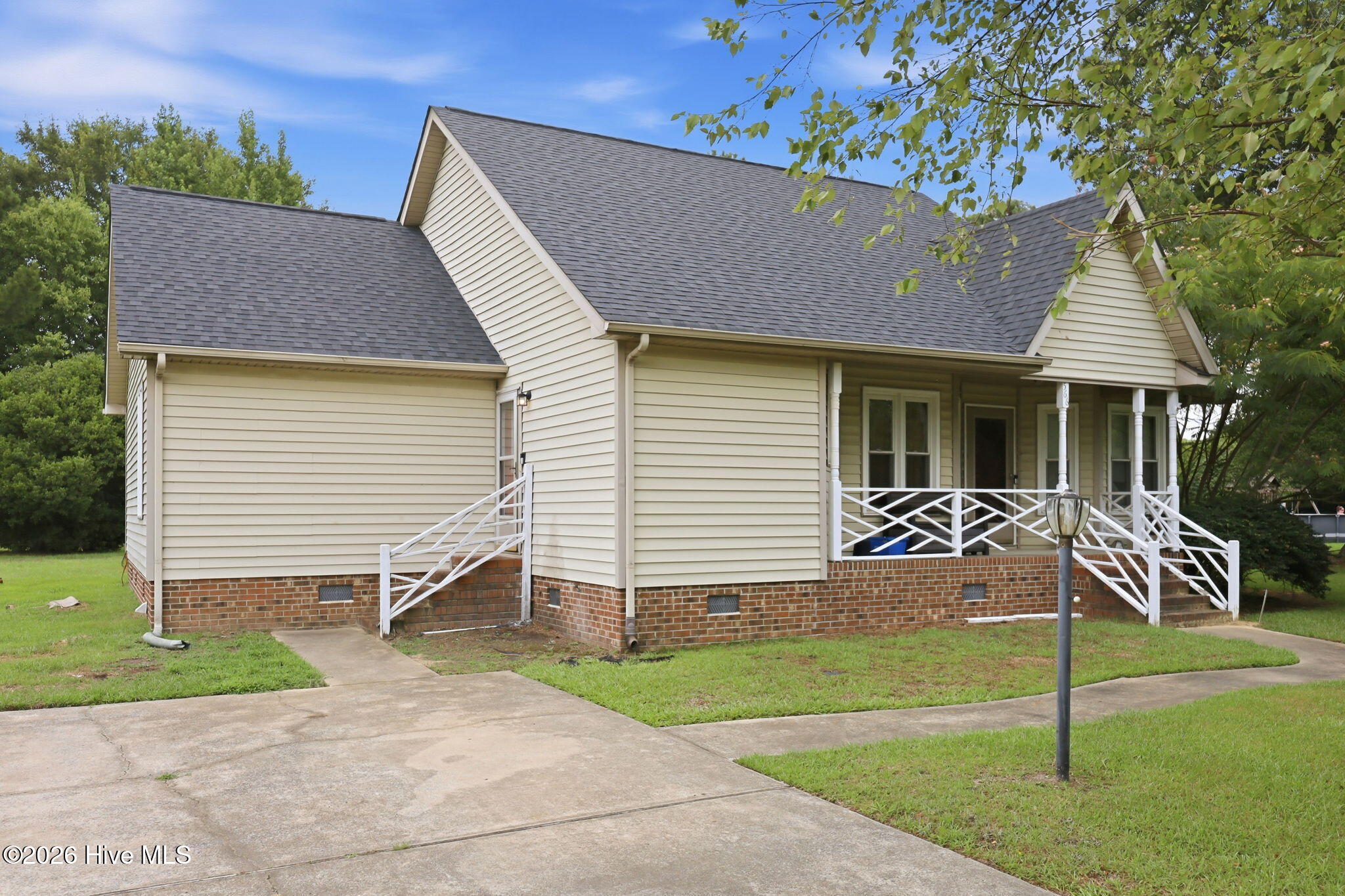566 Ridge Drive Winterville, NC 28590 - Photo 3 of 55