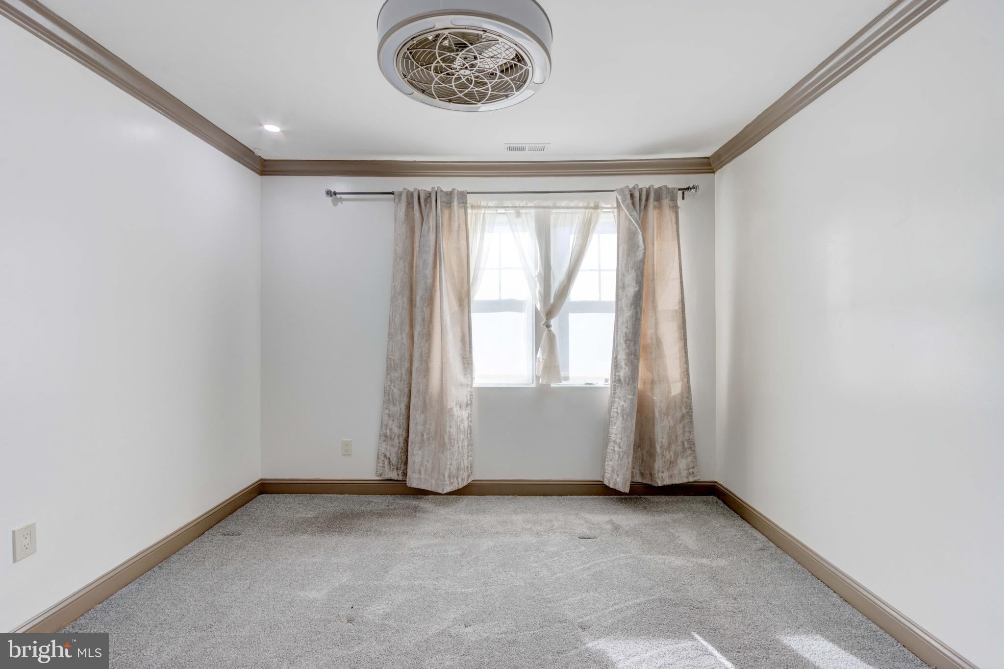 127 Cherrydell Road Catonsville, MD 21228 - Photo 11 of 24 an empty room with a window