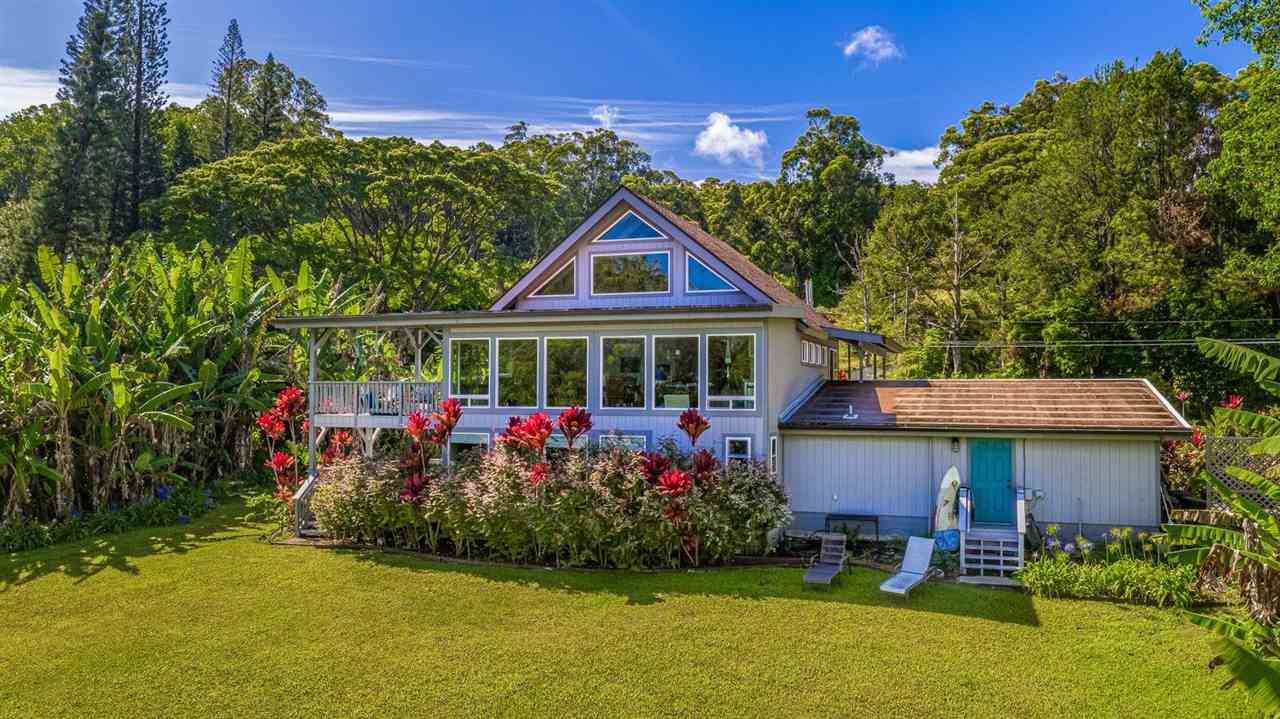 303 Waipalani Road Haiku, HI 96708 - Photo 2 of 29 a front view of house with yard