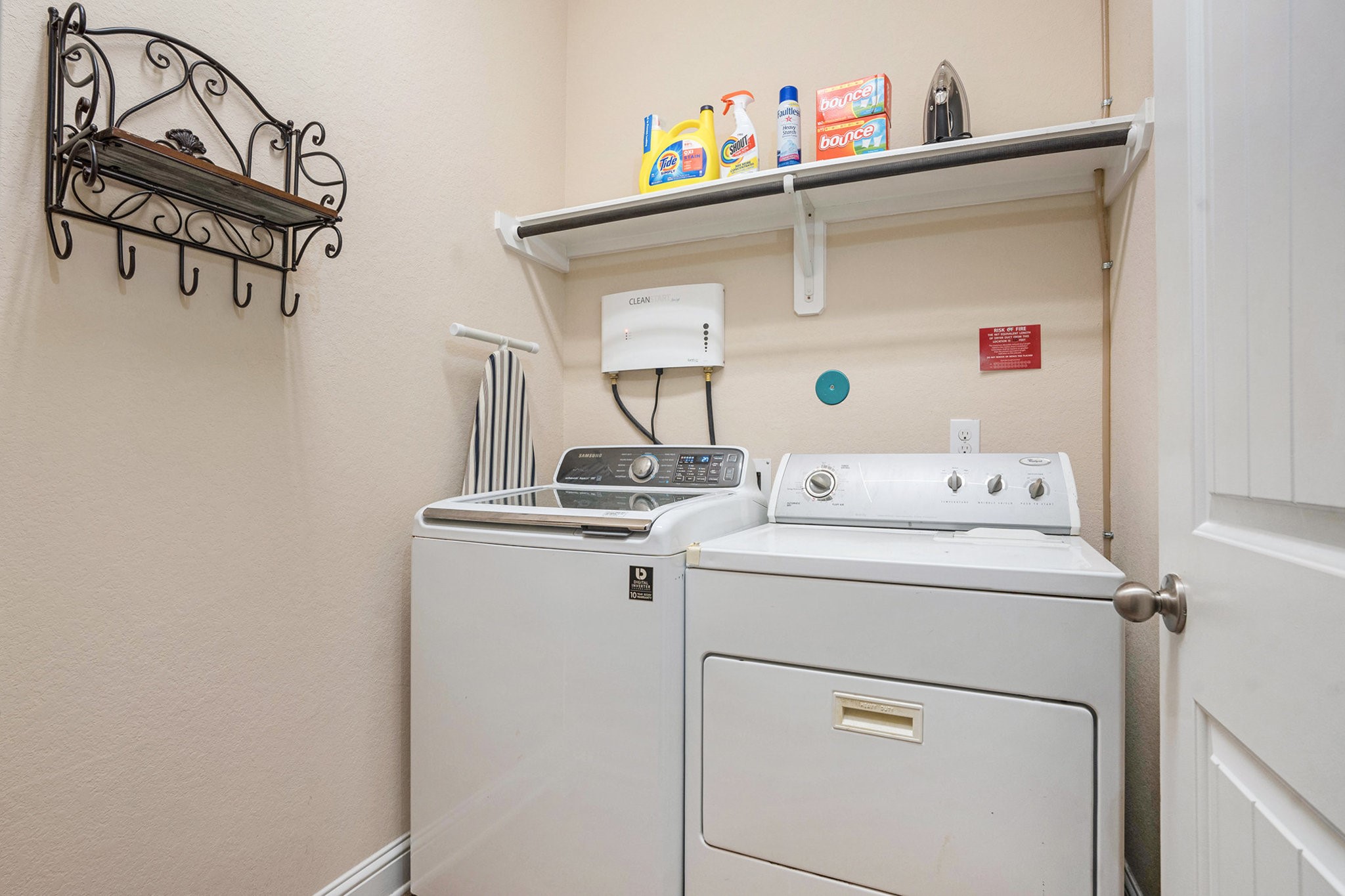 17438 Farm Pasture Trail Hockley, TX 77447 - Photo 8 of 25 a utility room with dryer and washer
