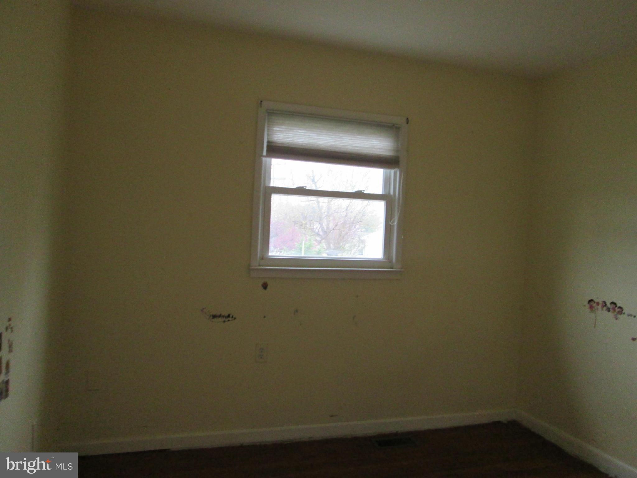 1801 Horner Road Woodbridge, VA 22191 - Photo 11 of 11 a small space with a window