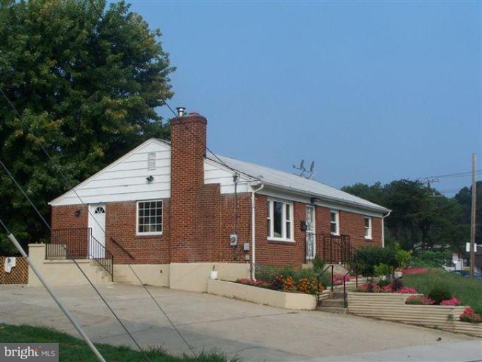 1801 Horner Road Woodbridge, VA 22191 - Photo 3 of 11 a front view of a house with yard and green space