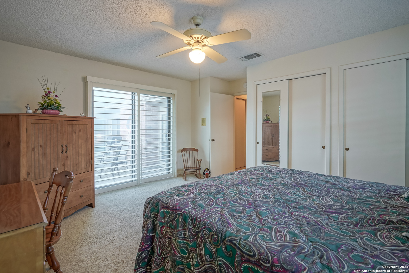 6118 Crescent Falls Windcrest, TX 78239 - Photo 20 of 60 a bed sitting in a spacious bedroom next to a window