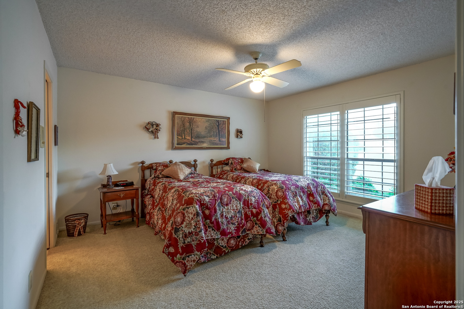 6118 Crescent Falls Windcrest, TX 78239 - Photo 22 of 60 a bed sitting in a bedroom next to a window