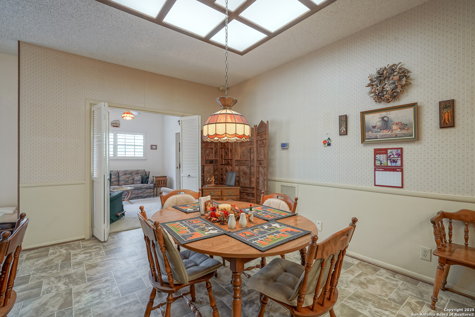 6118 Crescent Falls Windcrest, TX 78239 - Photo 45 of 60 a view of a dining room with furniture and chandelier