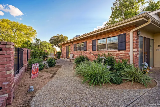 $425,000 | 6118 Crescent Falls, Windcrest, TX 78239