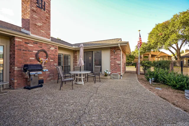 $425,000 | 6118 Crescent Falls, Windcrest, TX 78239