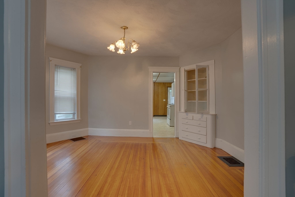 40 Simpson Avenue Somerville, MA 02144 - Photo 5 of 34