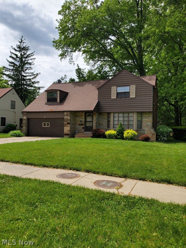 692 Quilliams Road Cleveland Heights, OH 44121 - Photo 3 of 24 Gallery Image 3