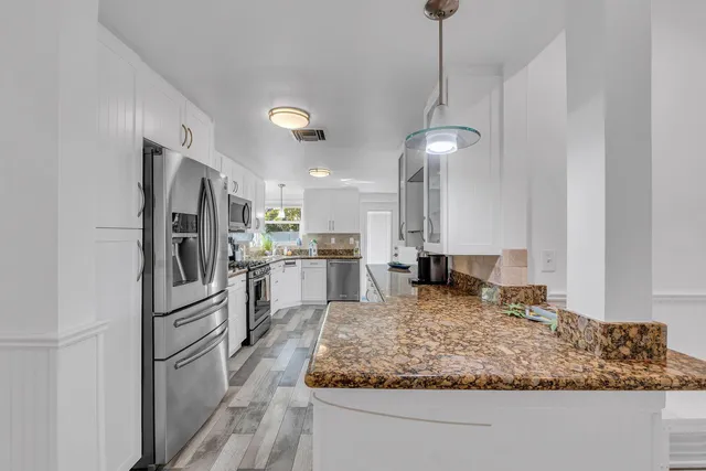 $7,800 | 530 Northeast 17th Street, Boca Raton, FL 33432