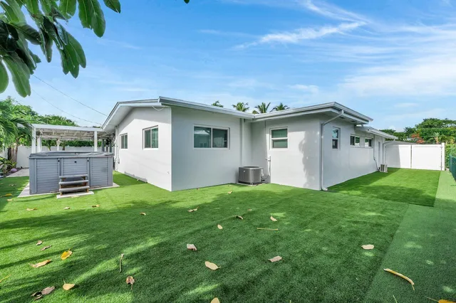 $7,800 | 530 Northeast 17th Street, Boca Raton, FL 33432