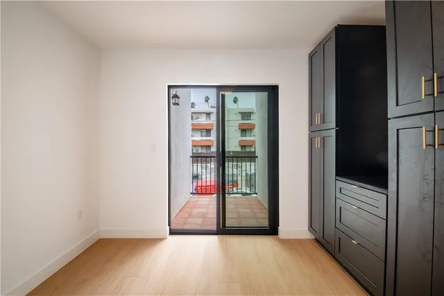 $2,295,000 | 351 South Catalina Street, Los Angeles, CA 90020