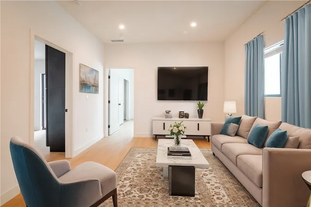 $2,295,000 | 351 South Catalina Street, Los Angeles, CA 90020