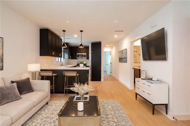 $2,295,000 | 351 South Catalina Street, Los Angeles, CA 90020