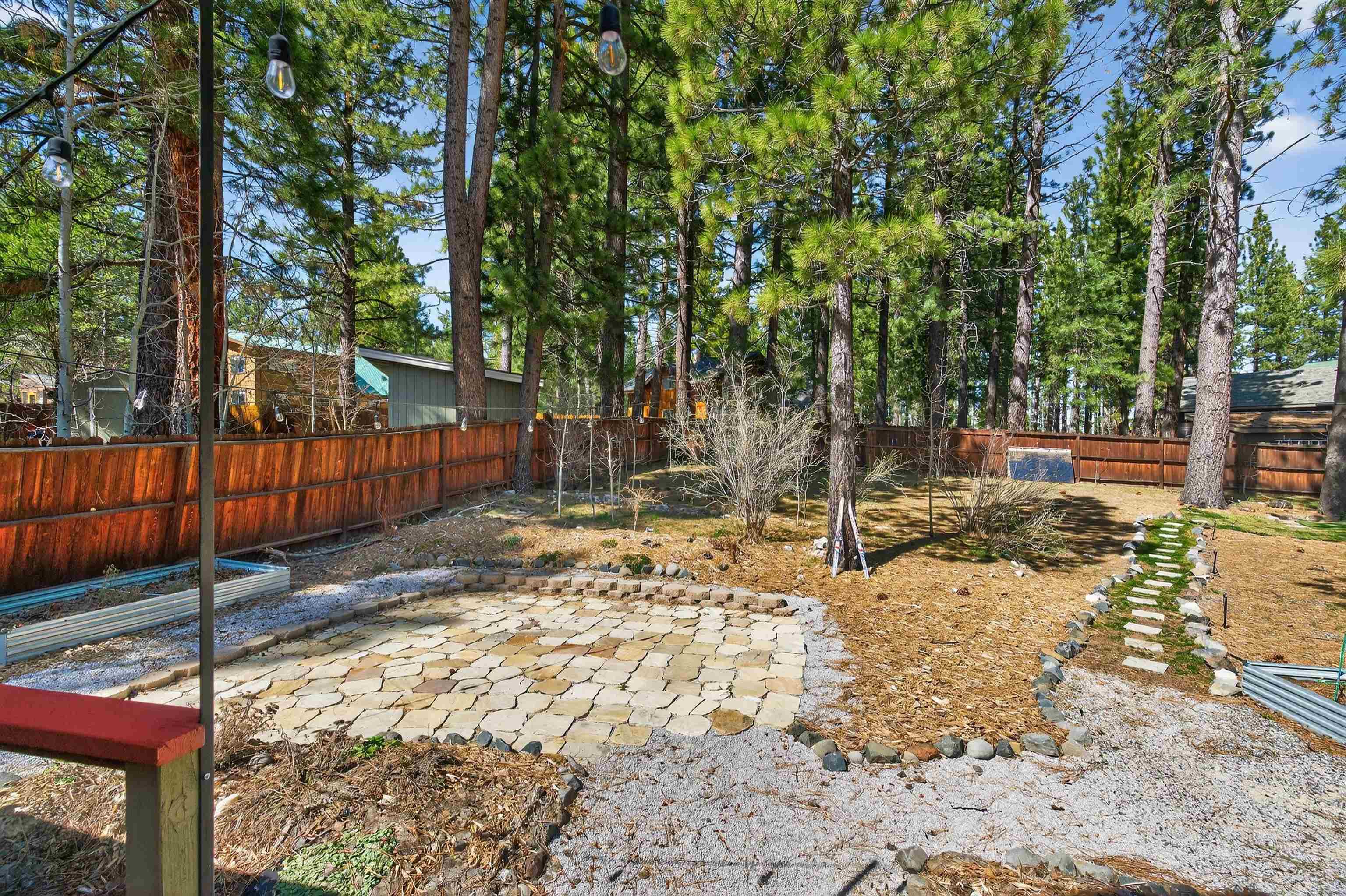 10220 Columbine Road Truckee, CA 96161 - Photo 25 of 28 a backyard of a house with lots of tree